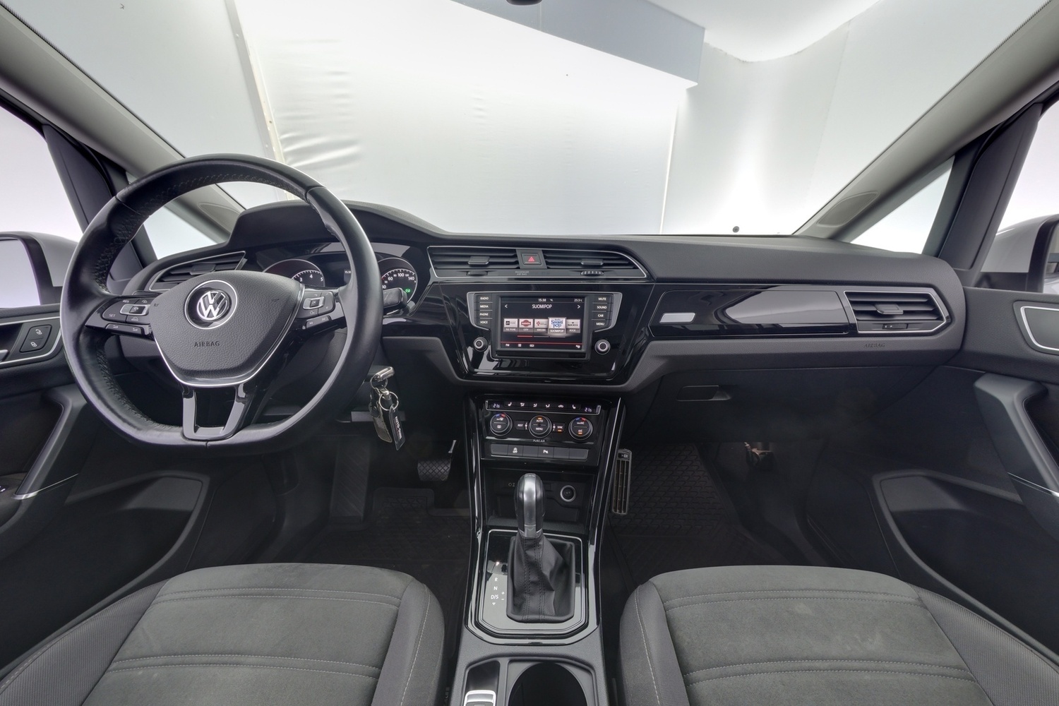 Volkswagen Touran vaihtoauto