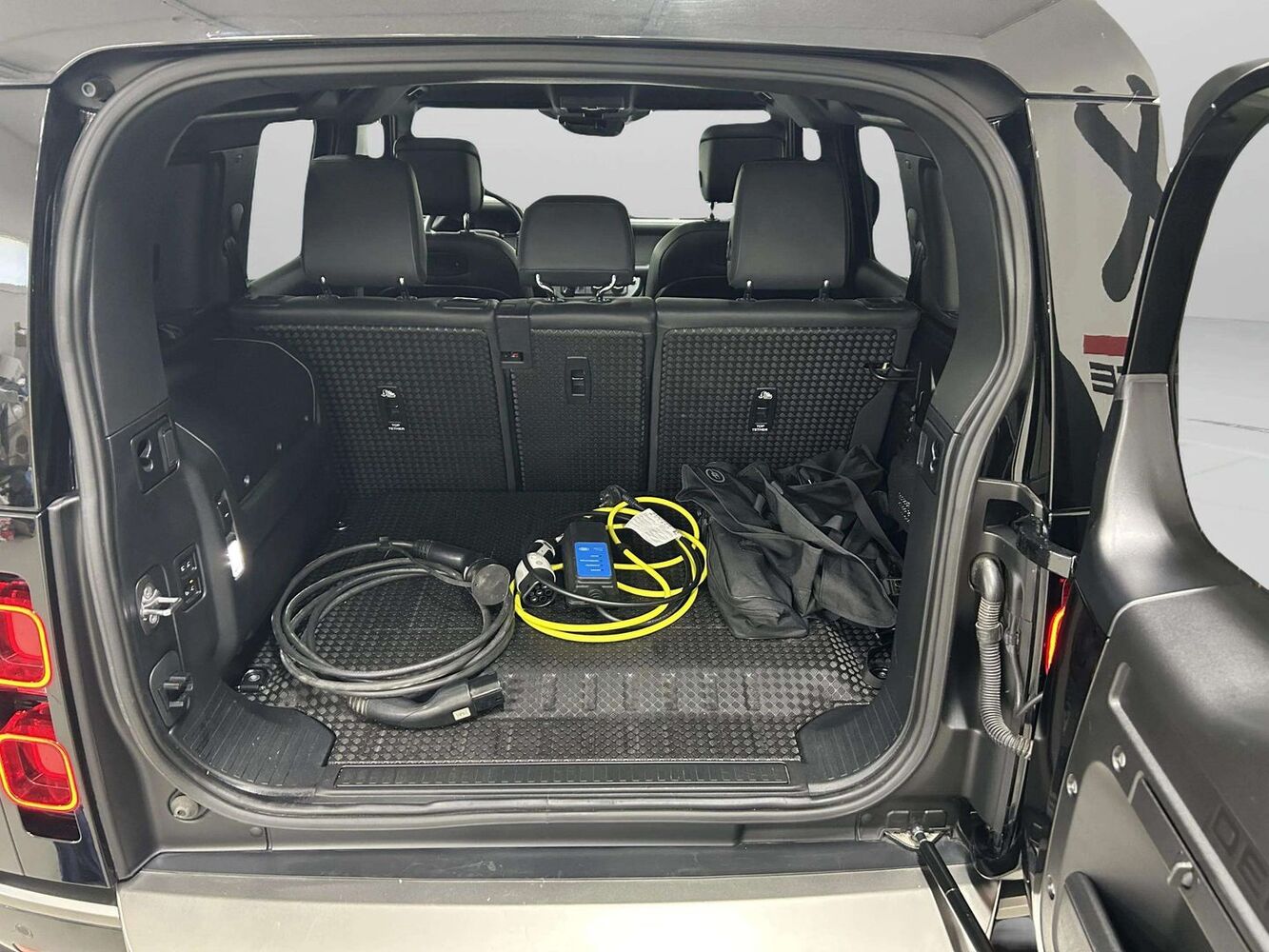 Land Rover Defender vaihtoauto