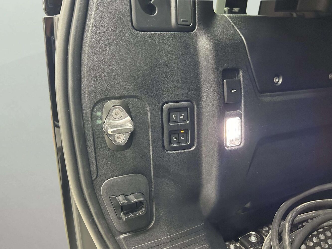 Land Rover Defender vaihtoauto