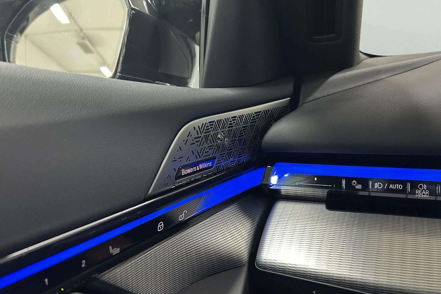 BMW i5 M60 vaihtoauto