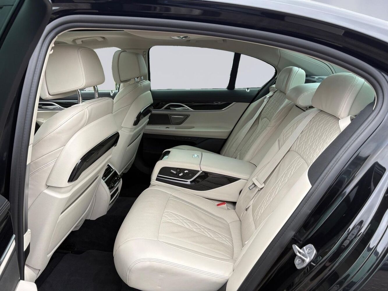 BMW 745 vaihtoauto
