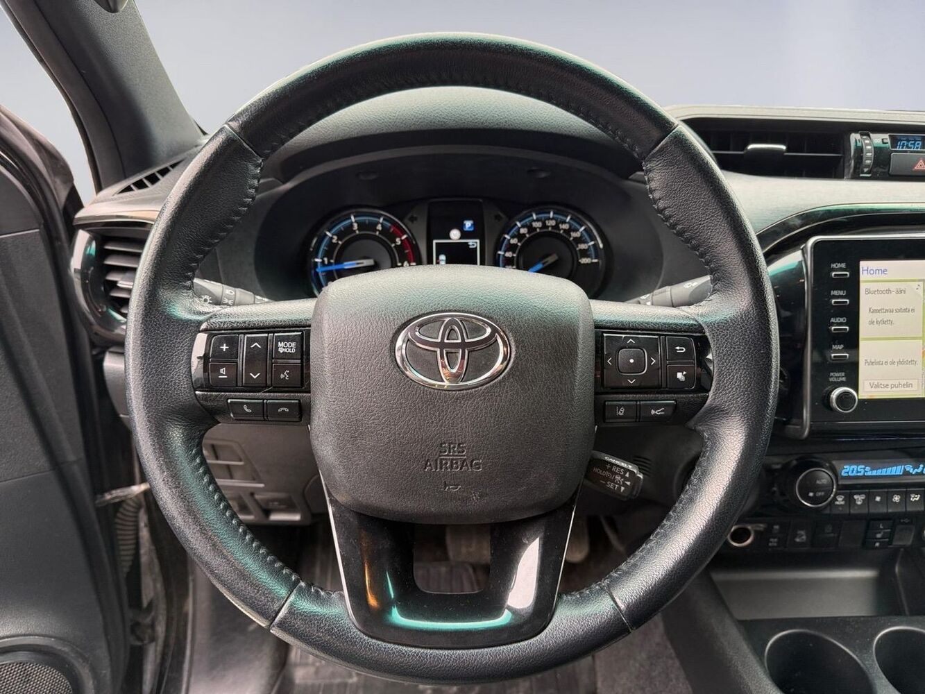 Toyota Hilux vaihtoauto