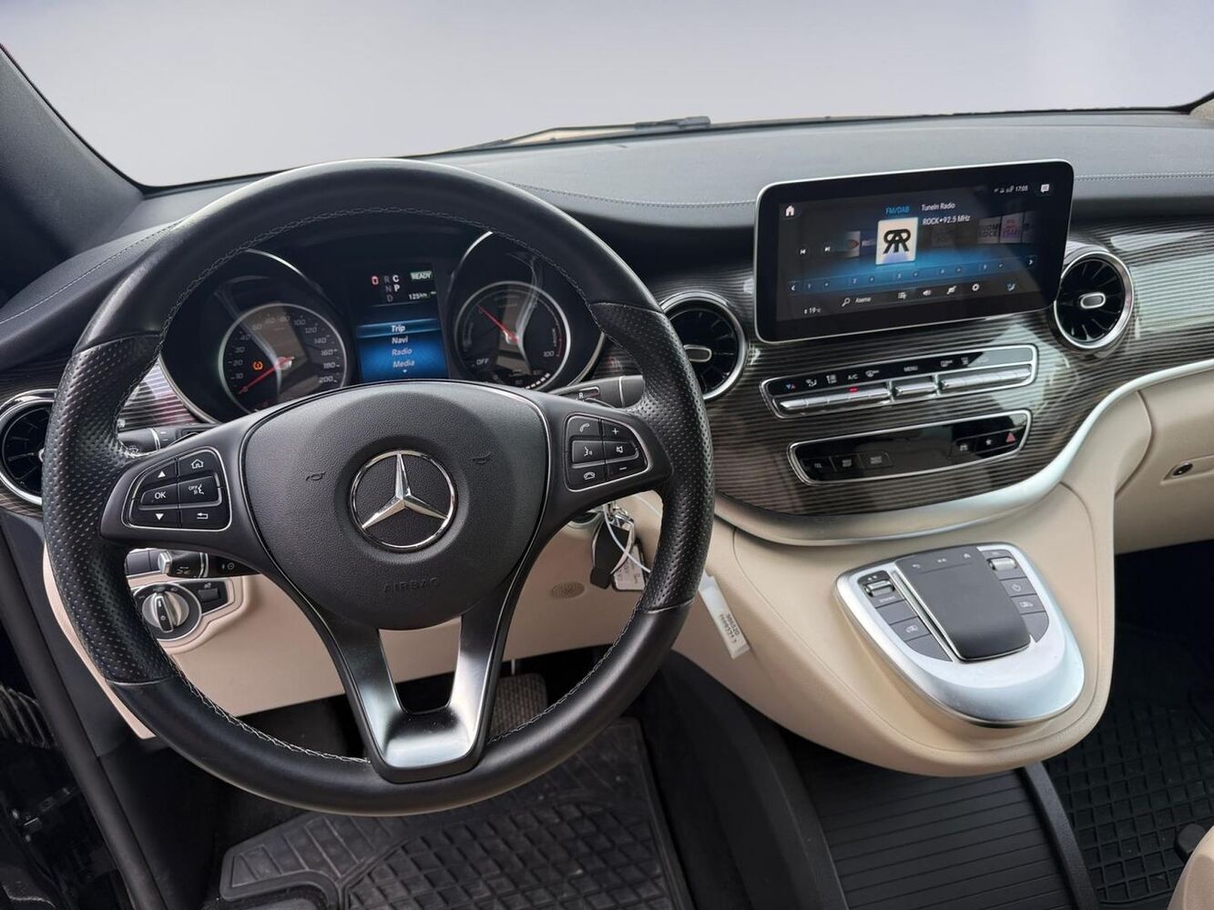 Mercedes-Benz EQV vaihtoauto