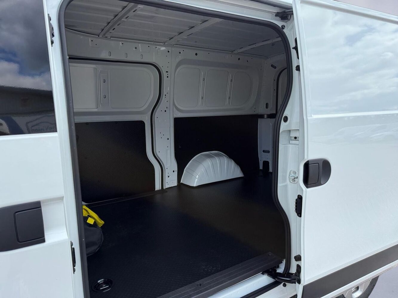Maxus e-Deliver 5 vaihtoauto