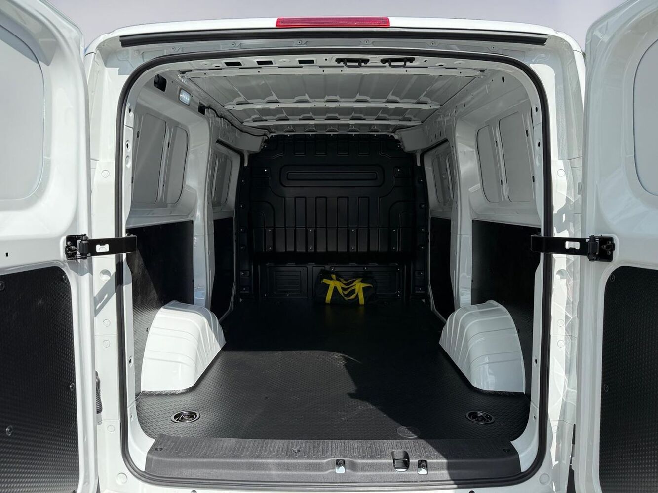 Maxus e-Deliver 5 vaihtoauto