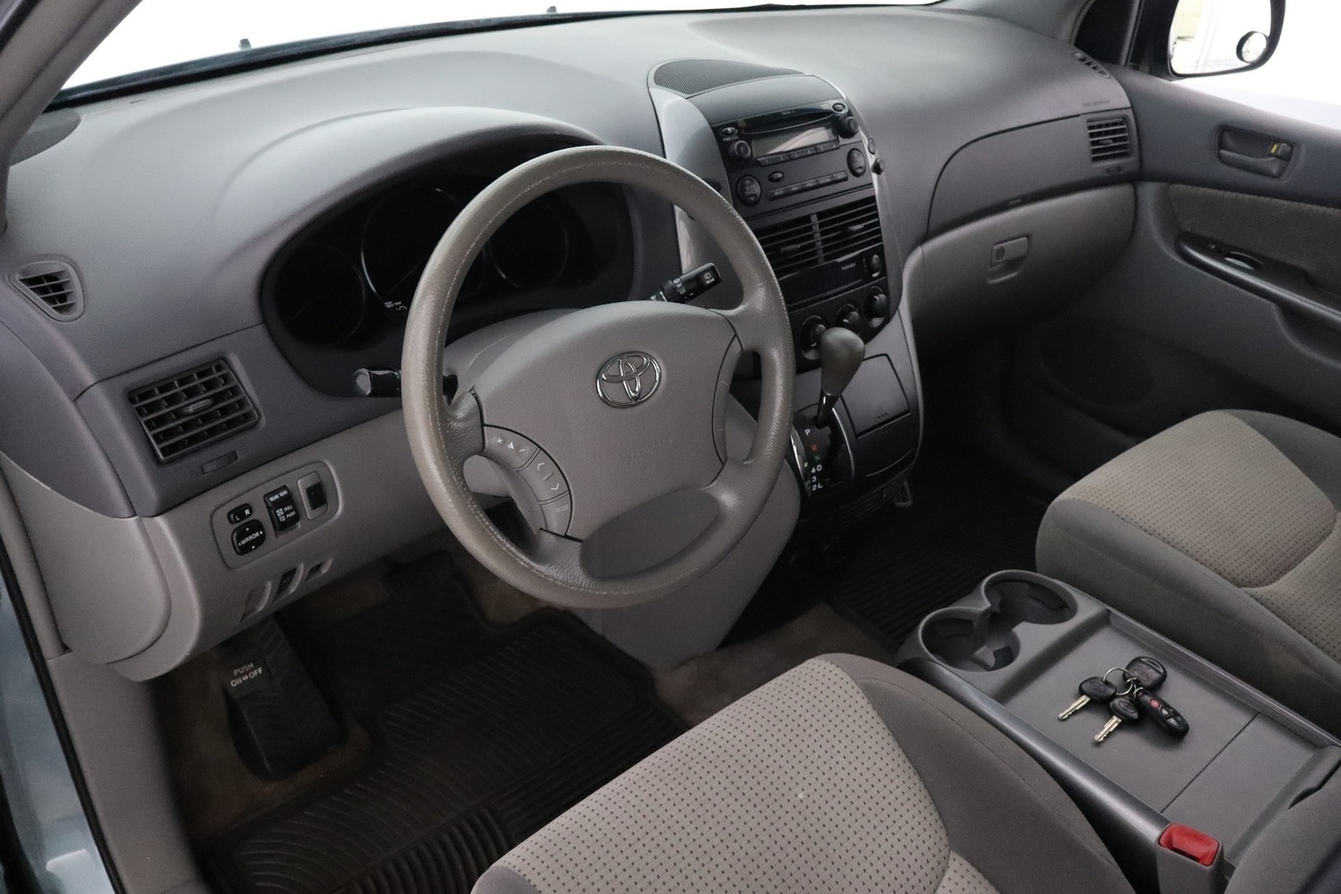 Toyota Sienna vaihtoauto
