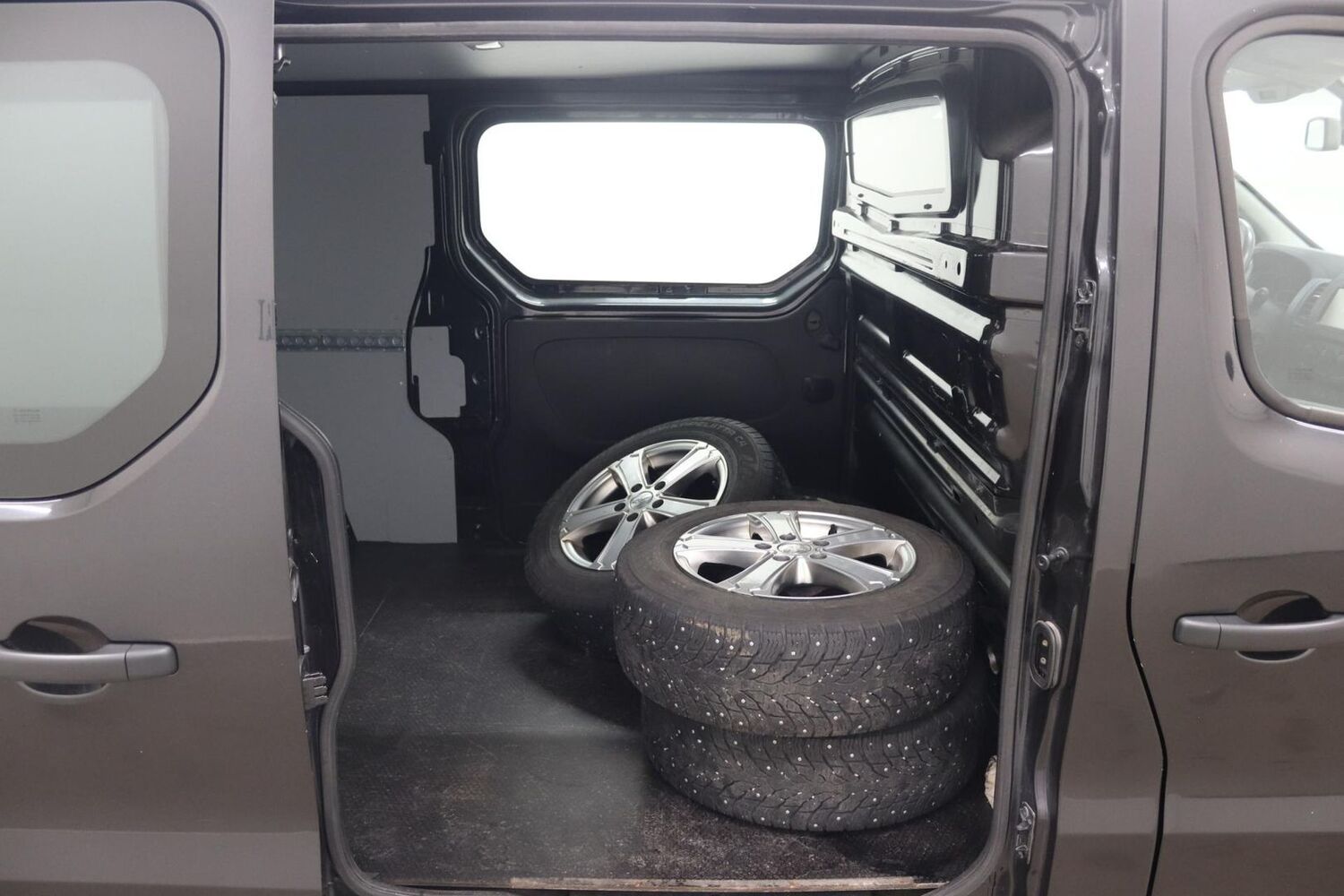 Opel Vivaro vaihtoauto