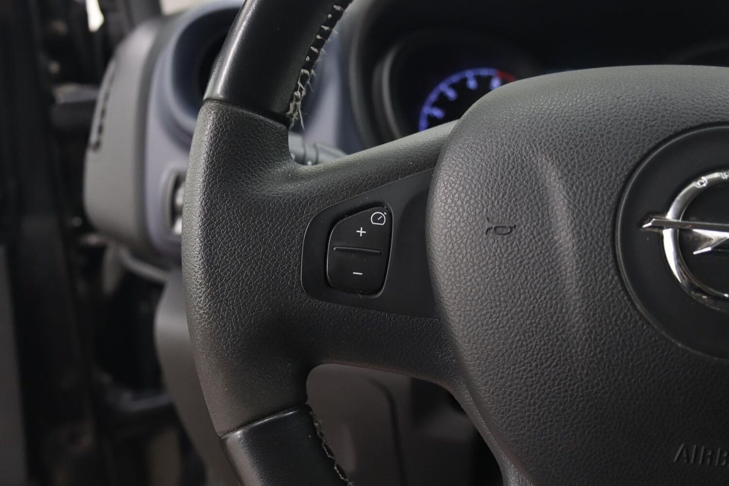 Opel Vivaro vaihtoauto