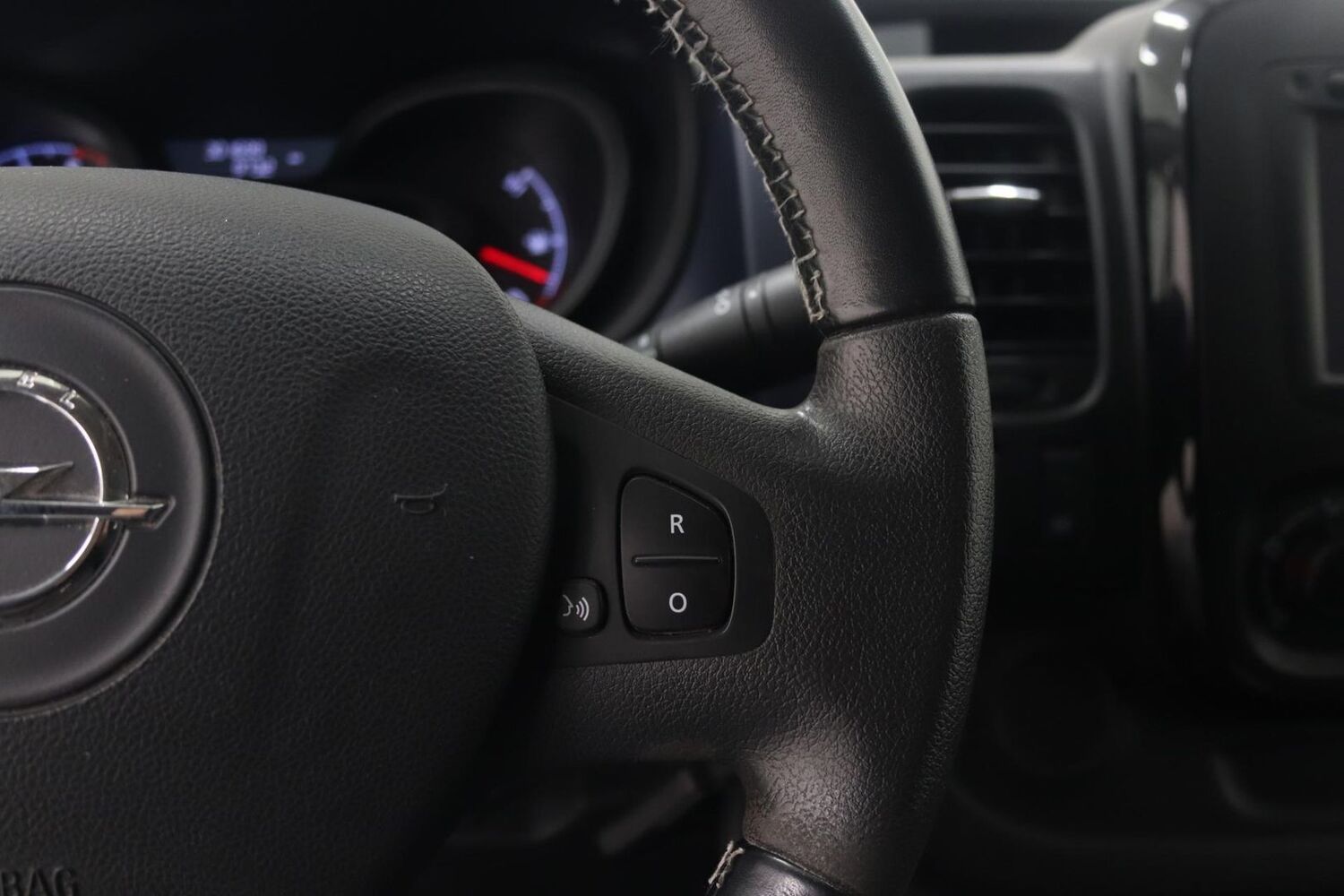 Opel Vivaro vaihtoauto