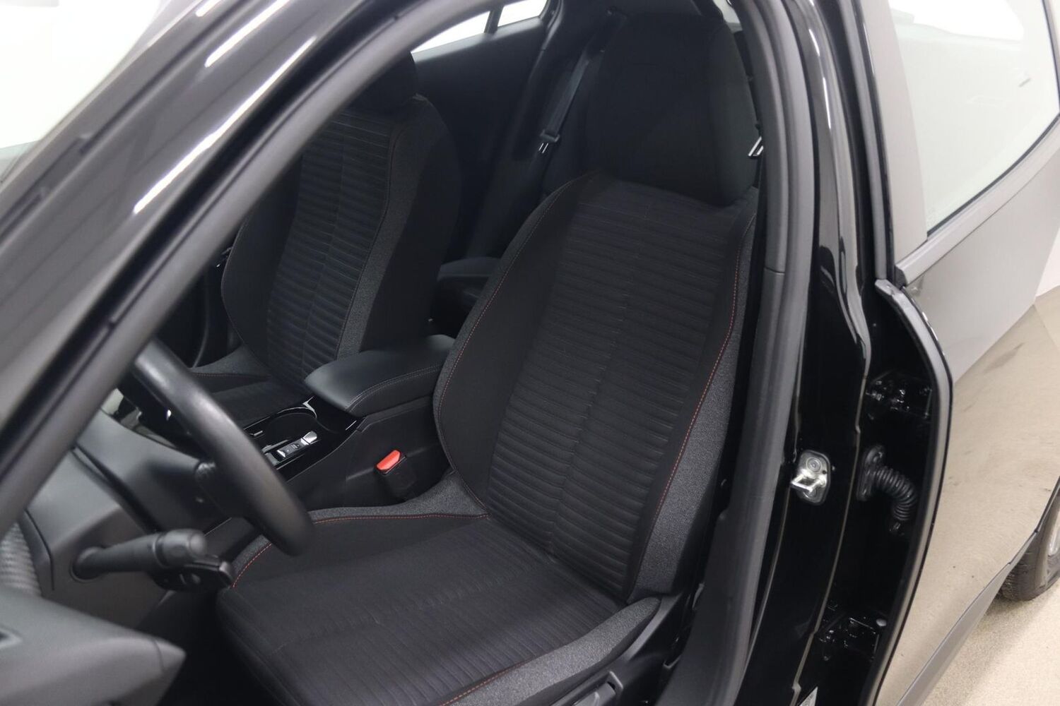 Peugeot e-2008 vaihtoauto