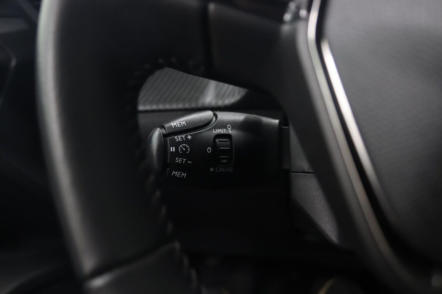 Peugeot e-2008 vaihtoauto
