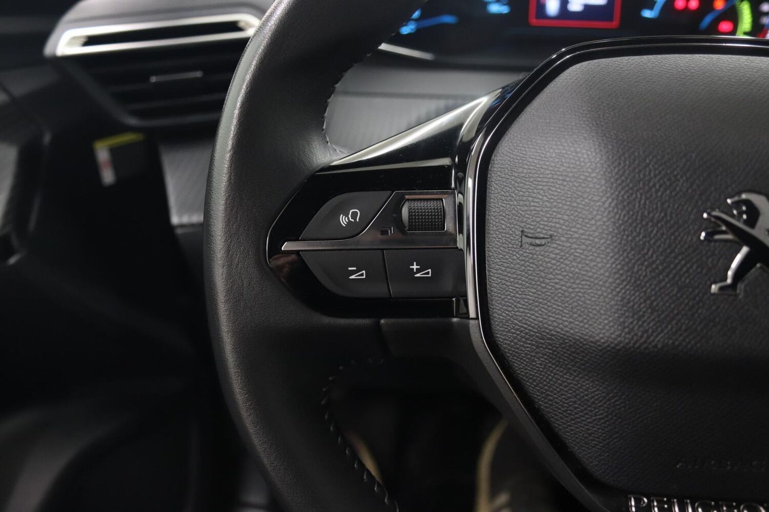 Peugeot e-2008 vaihtoauto