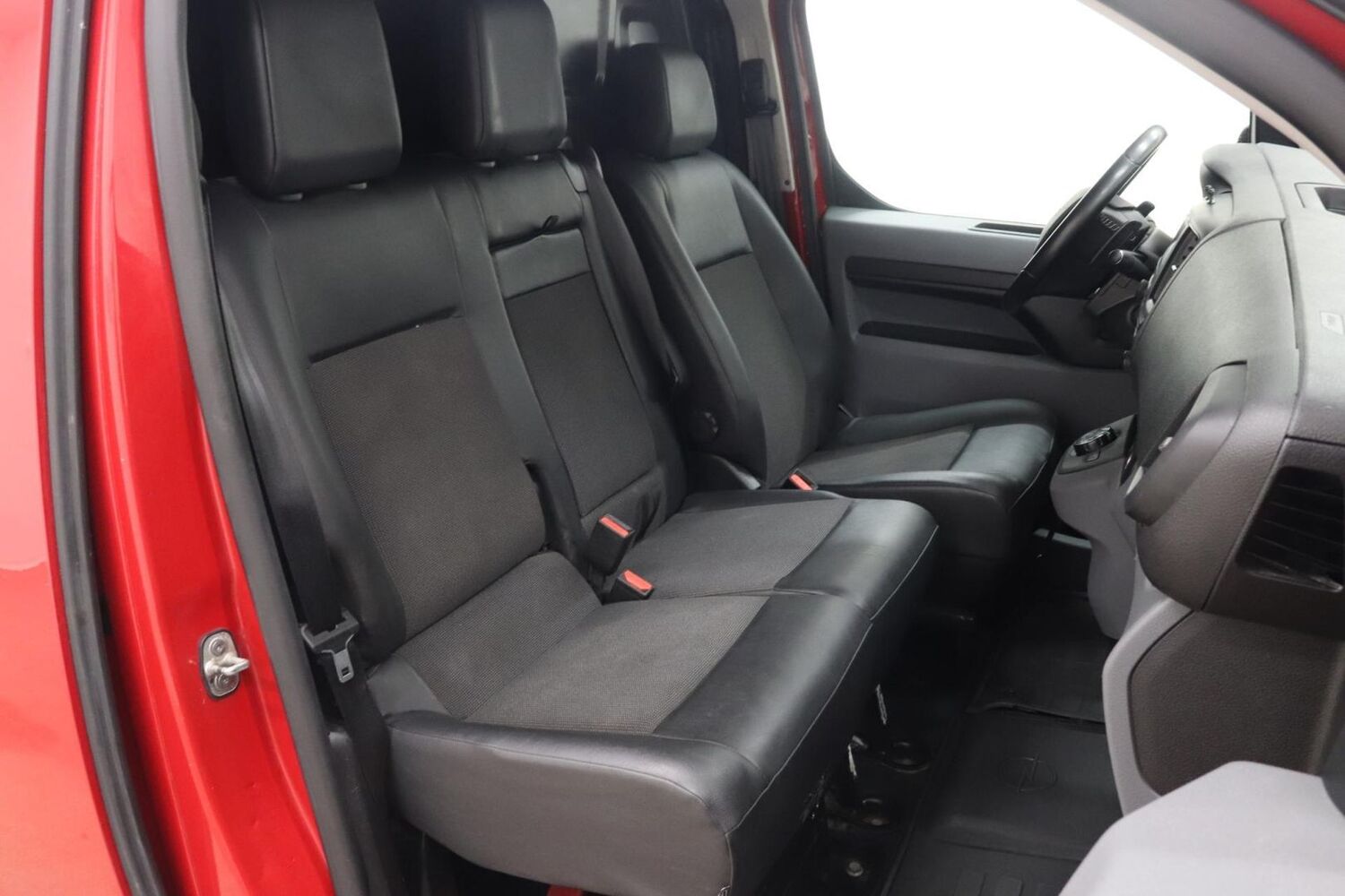 Opel Vivaro vaihtoauto