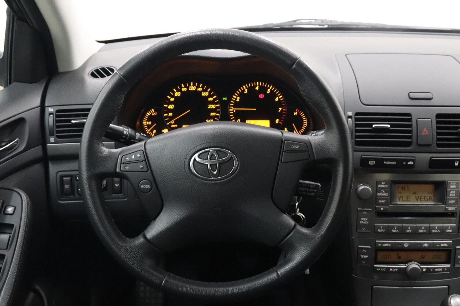 Toyota Avensis vaihtoauto