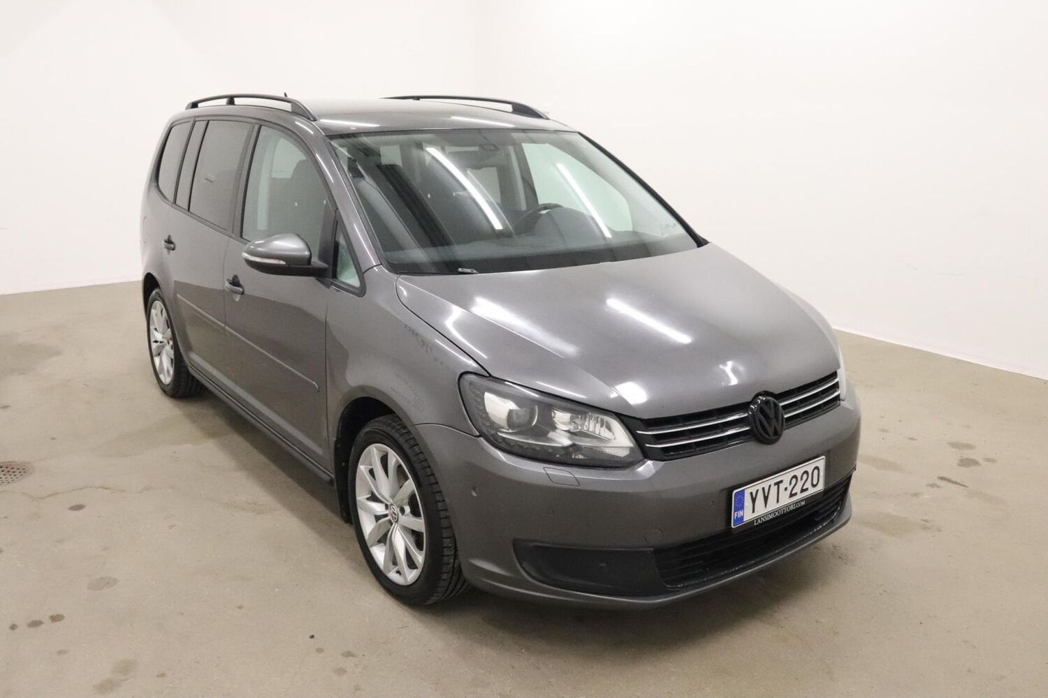 Volkswagen Touran vaihtoauto