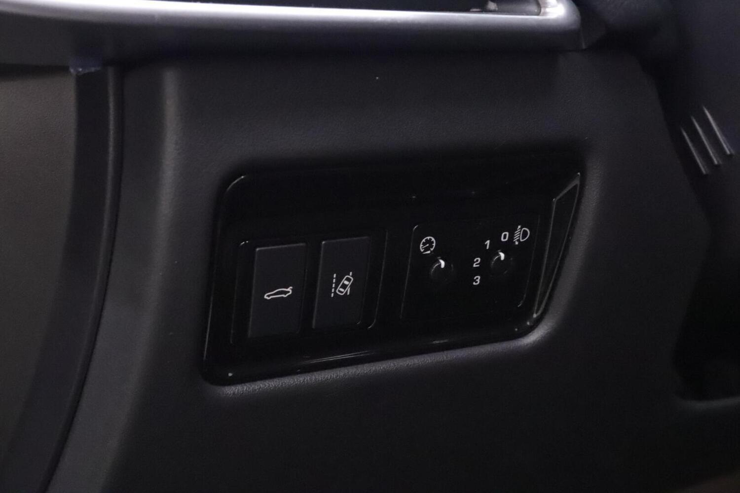 Jaguar XE vaihtoauto