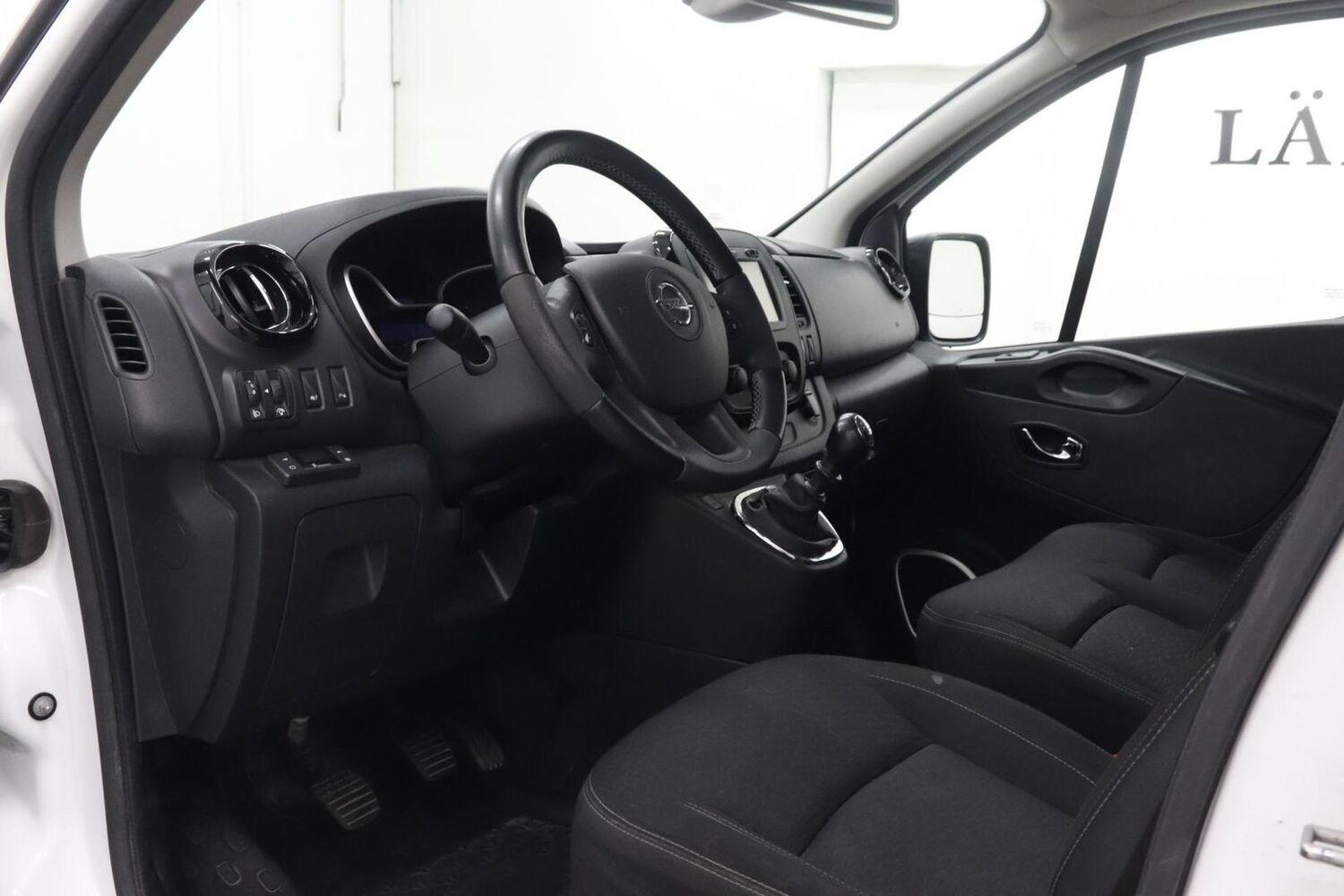 Opel Vivaro vaihtoauto