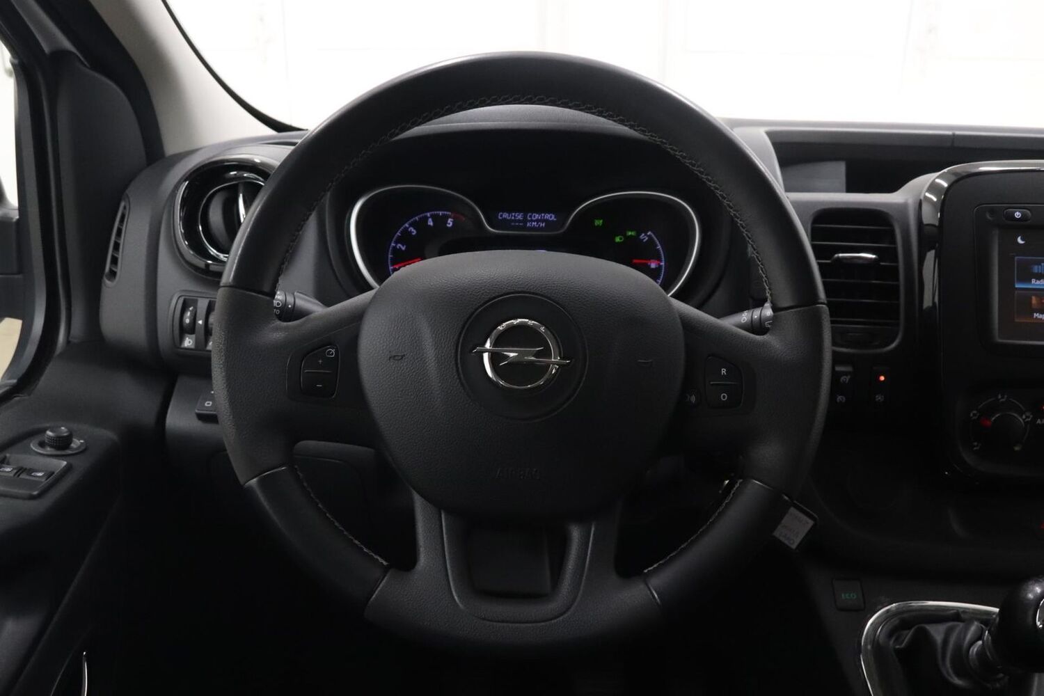 Opel Vivaro vaihtoauto