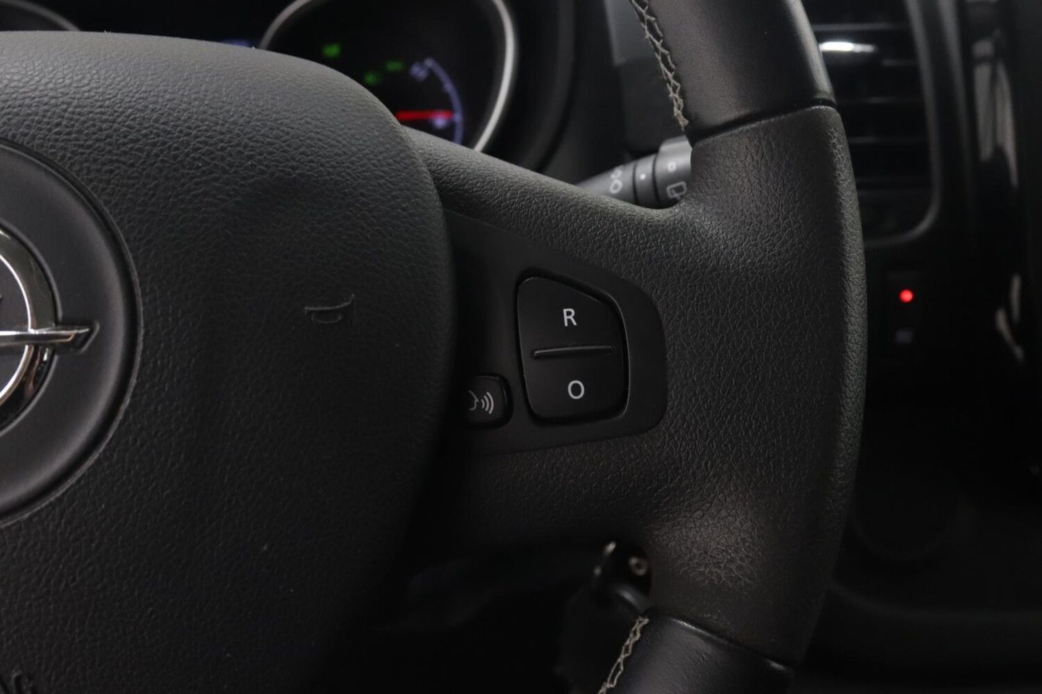 Opel Vivaro vaihtoauto