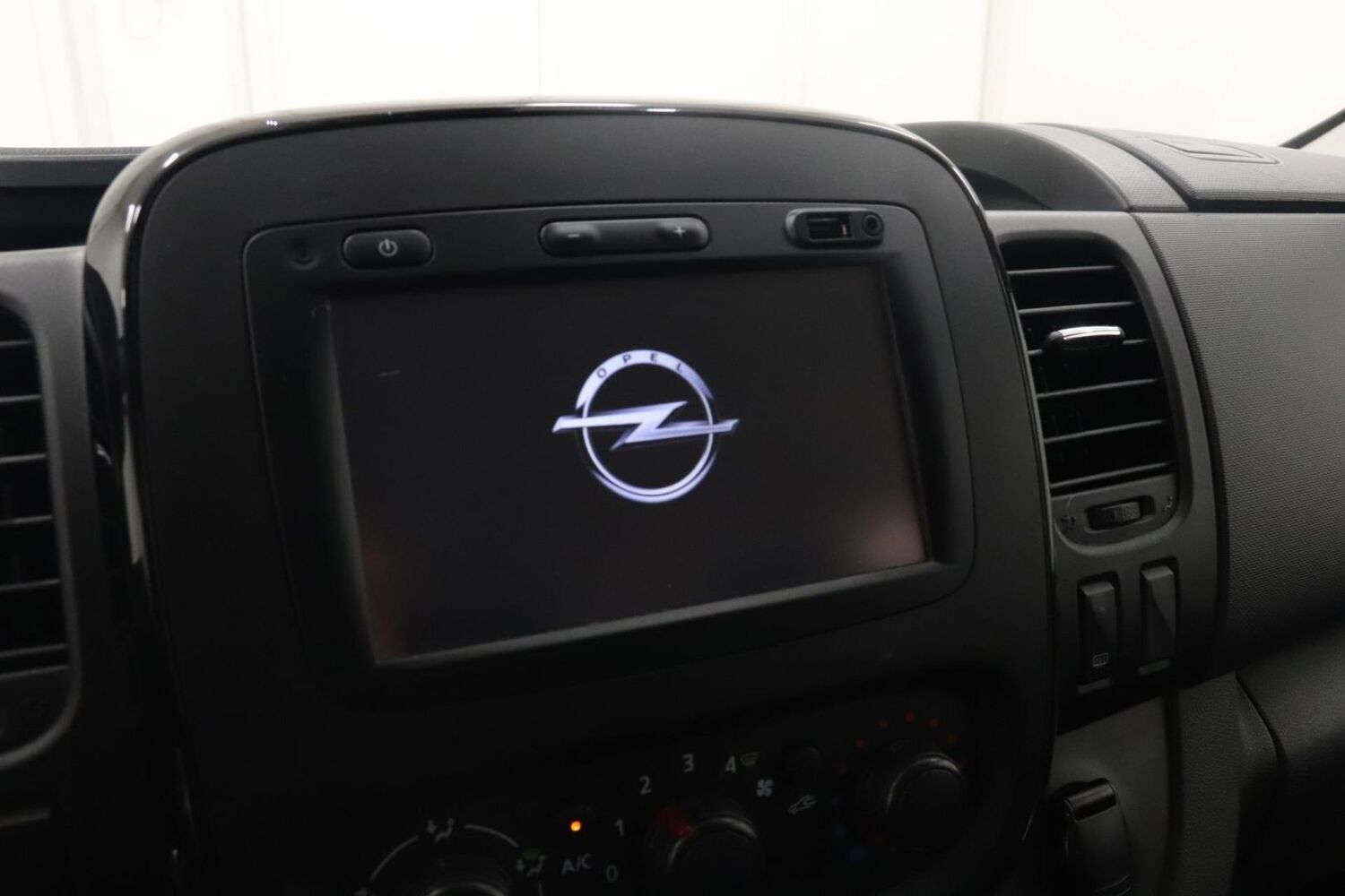 Opel Vivaro vaihtoauto
