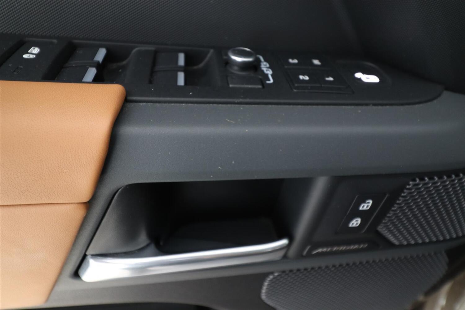 Land Rover Defender vaihtoauto