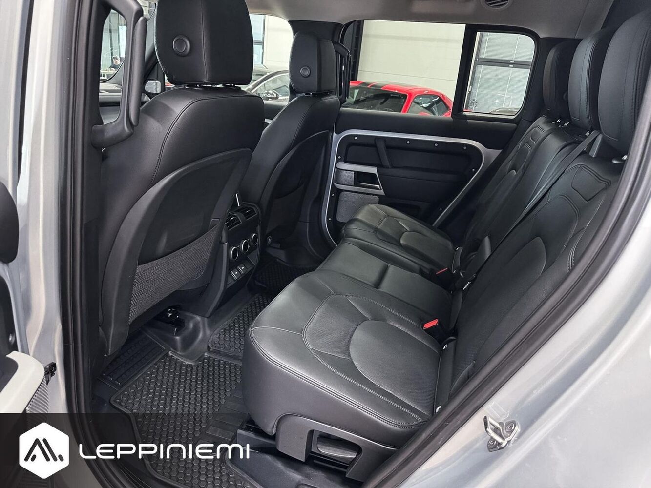 Land Rover Defender vaihtoauto