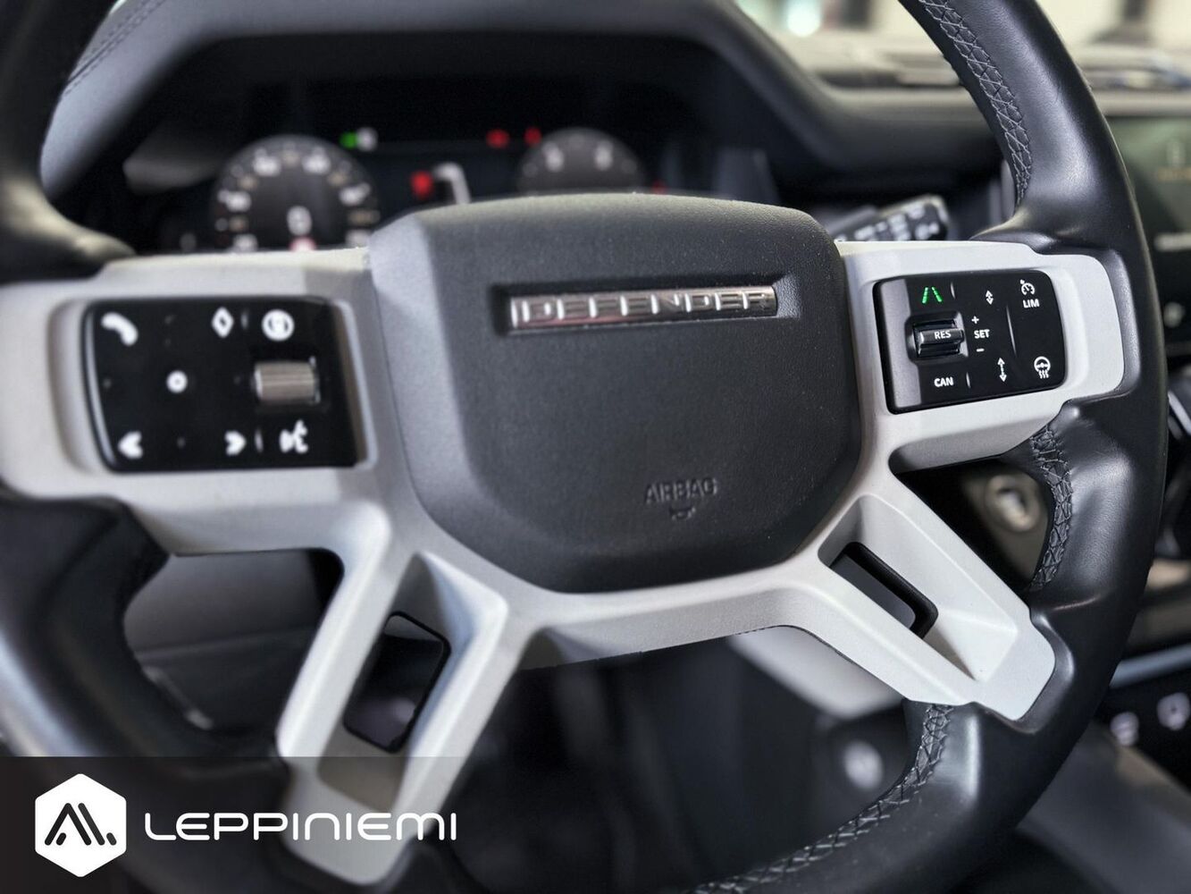 Land Rover Defender vaihtoauto