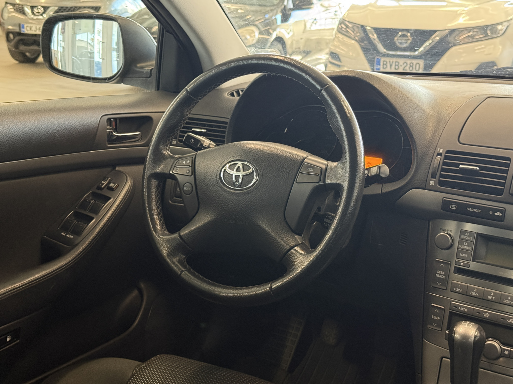 Toyota Avensis vaihtoauto