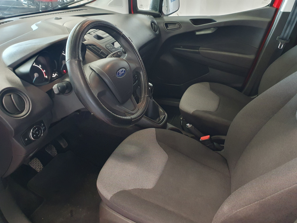 Ford Tourneo Courier vaihtoauto