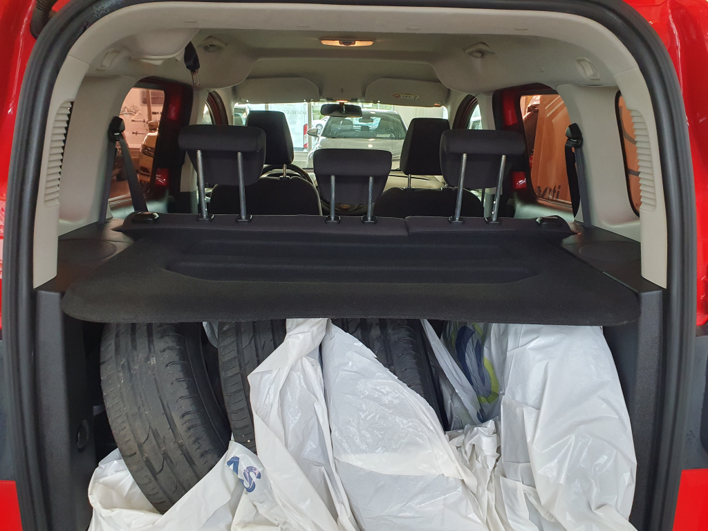 Ford Tourneo Courier vaihtoauto