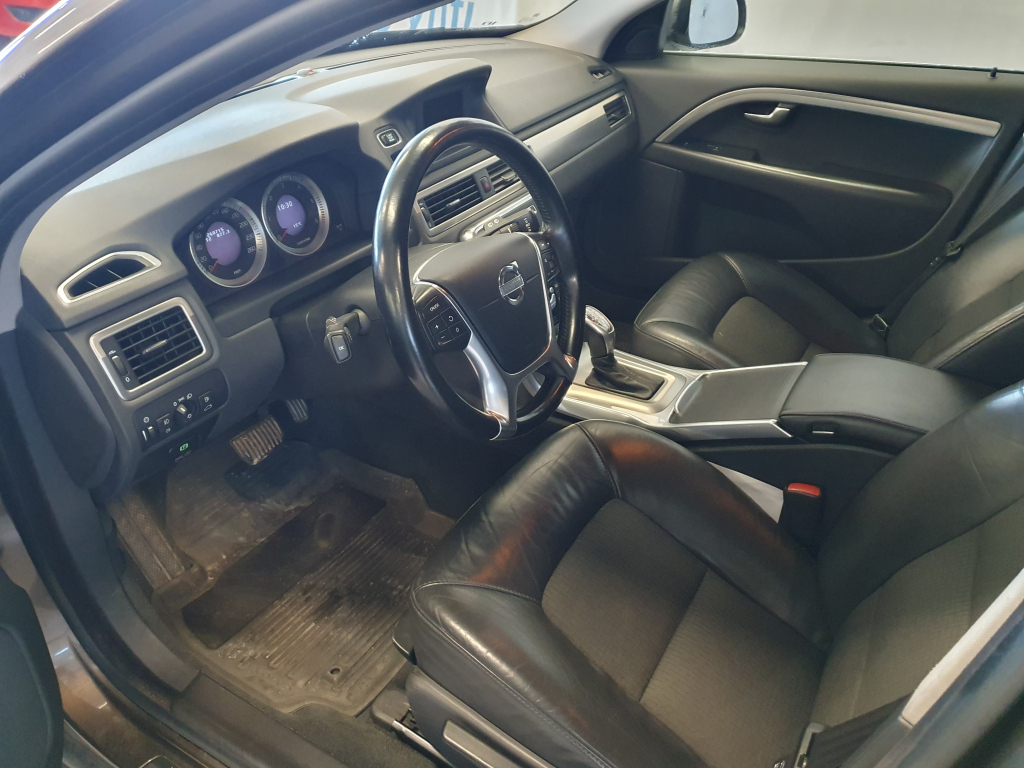 Volvo V70 vaihtoauto