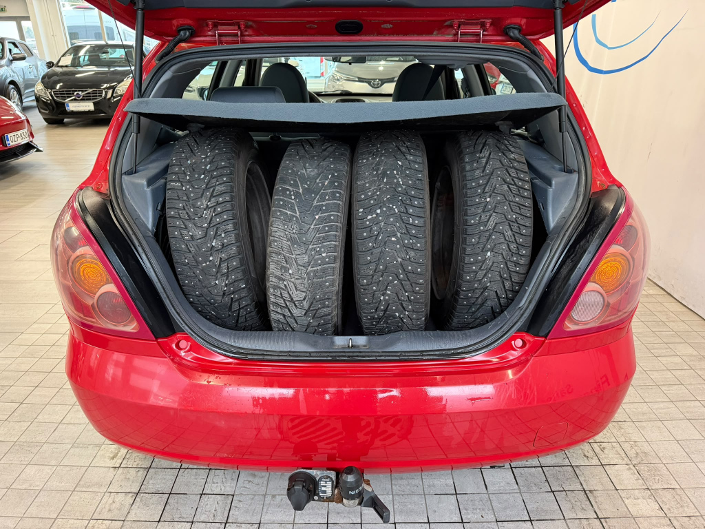 Nissan Almera vaihtoauto