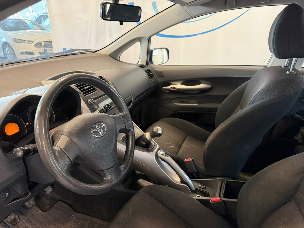 Toyota Auris vaihtoauto