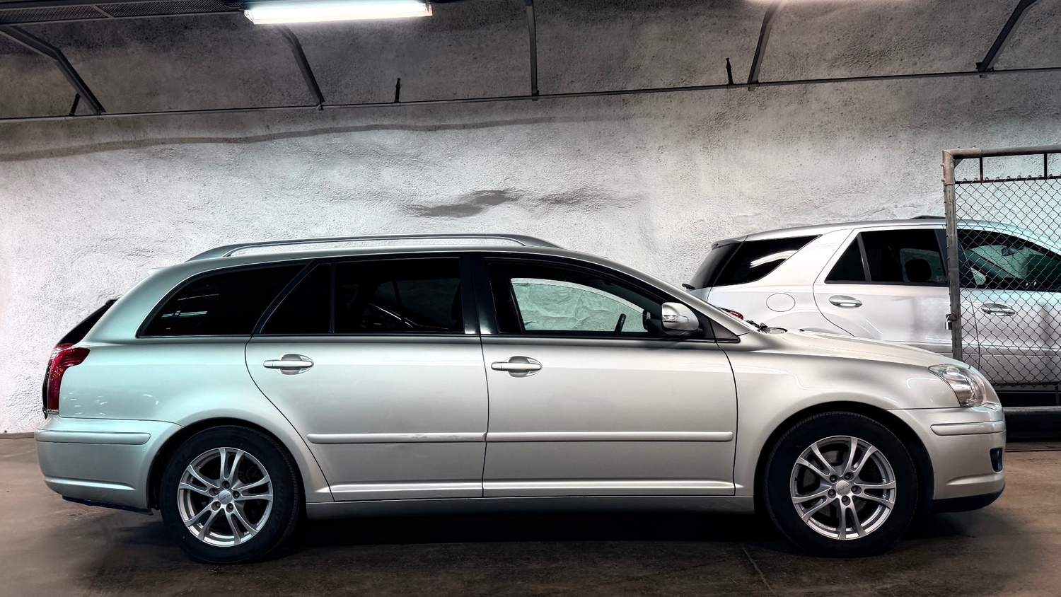 Toyota Avensis vaihtoauto