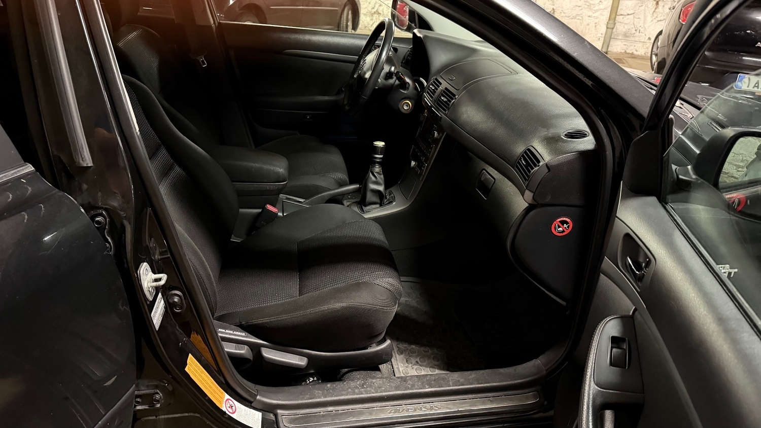 Toyota Avensis vaihtoauto