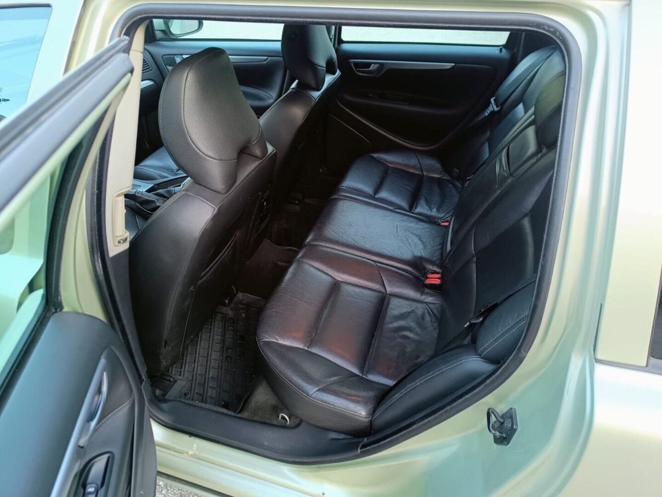 Volvo V70 vaihtoauto