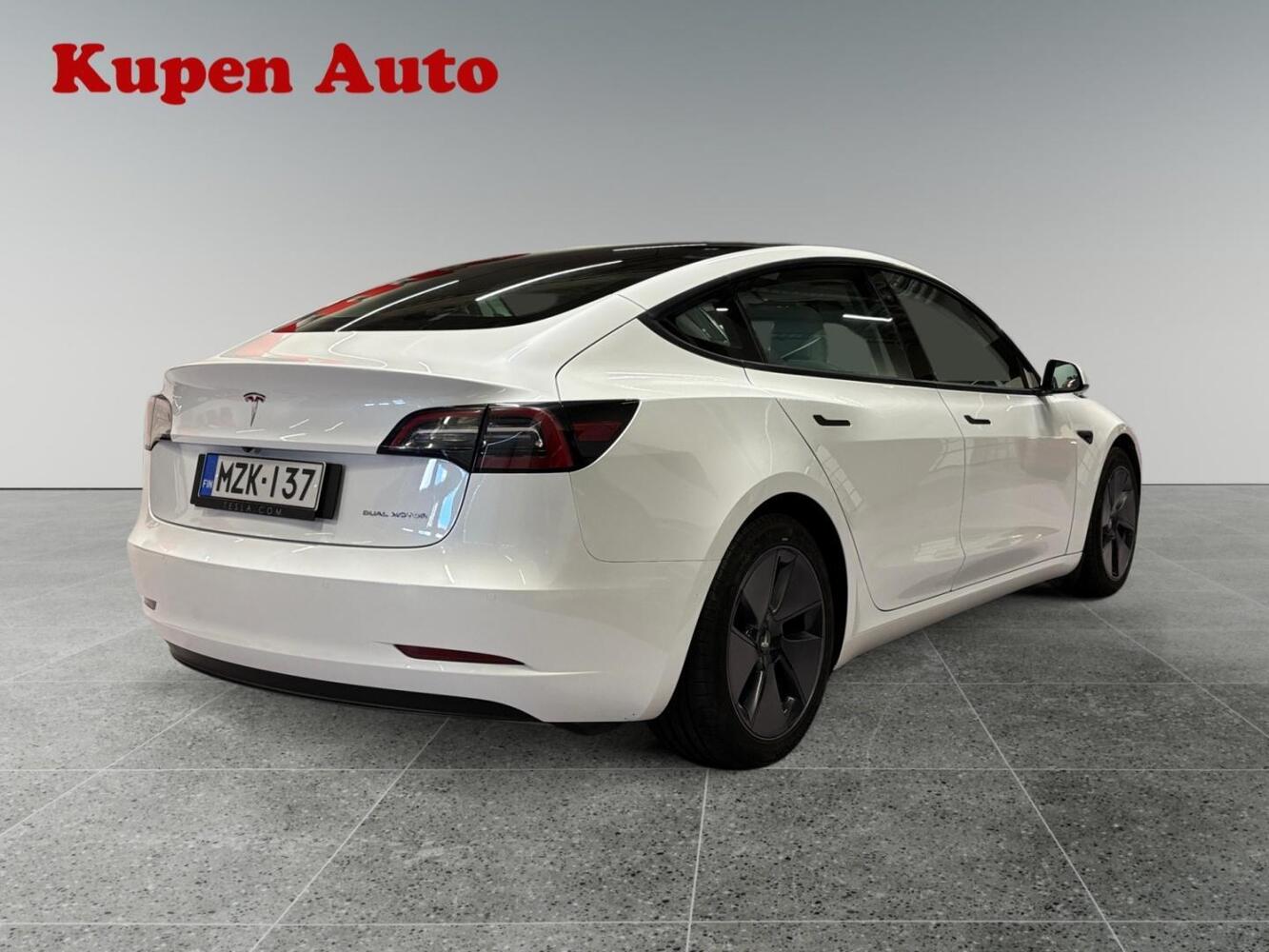 Tesla Model 3 vaihtoauto