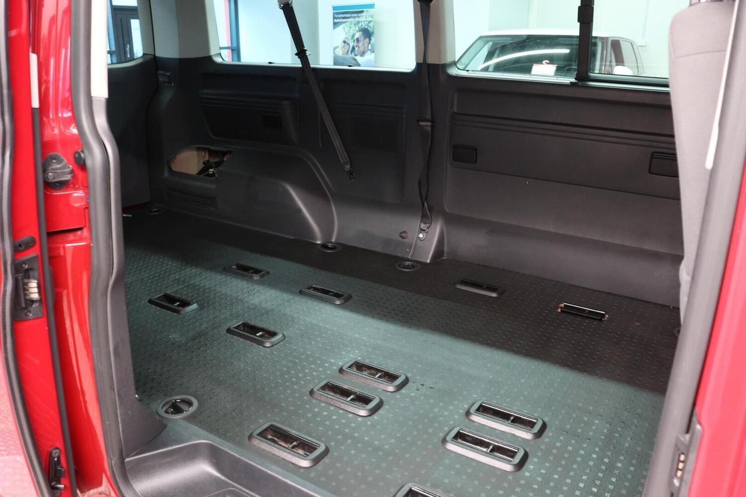 Volkswagen Caravelle vaihtoauto