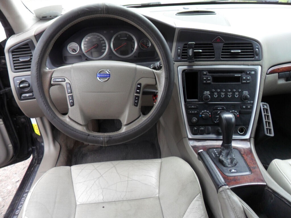 Volvo V70 vaihtoauto
