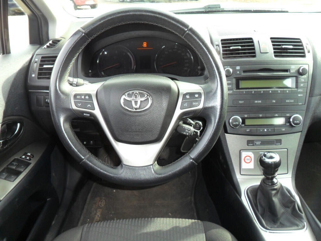 Toyota Avensis vaihtoauto