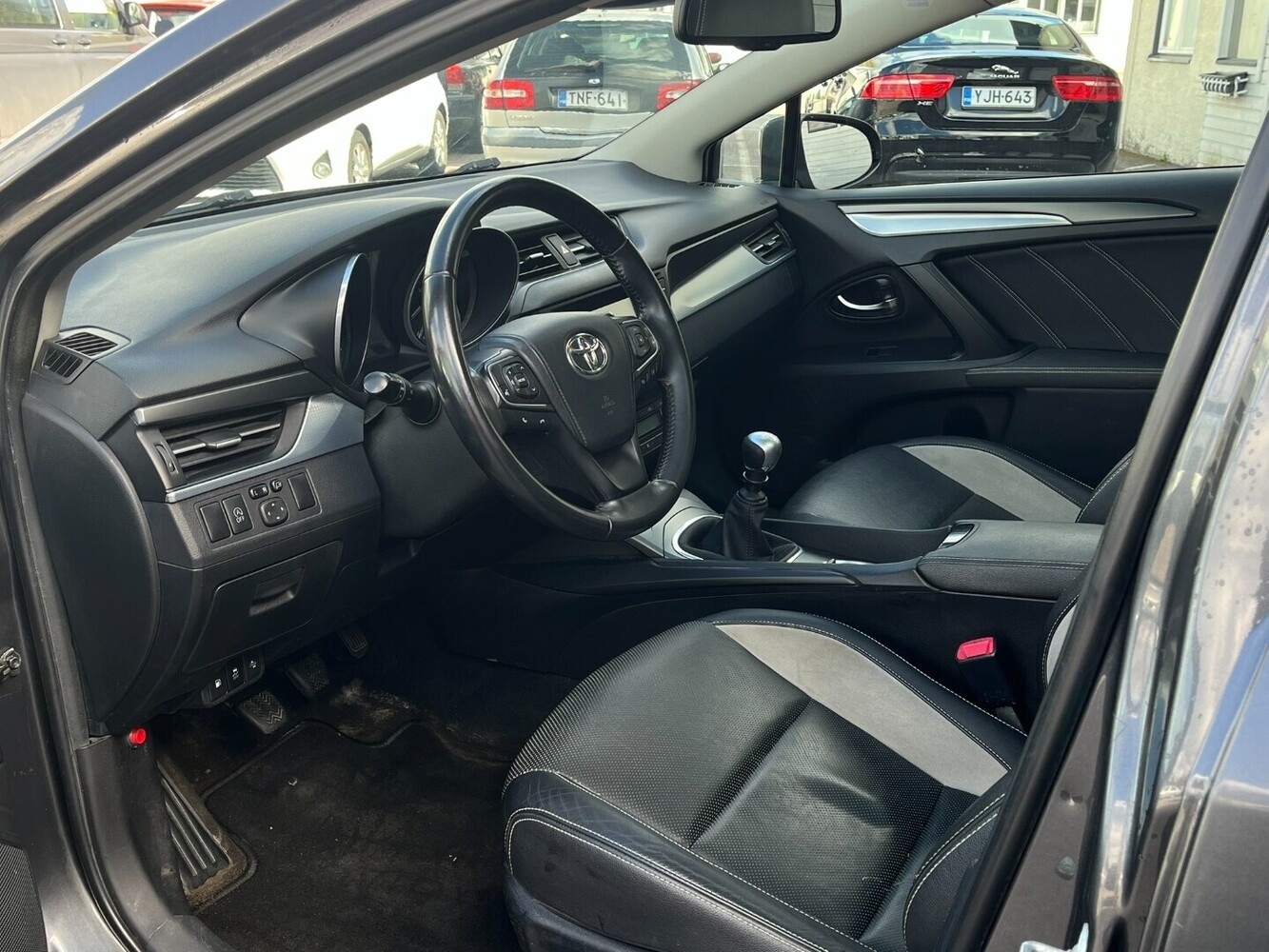 Toyota Avensis vaihtoauto