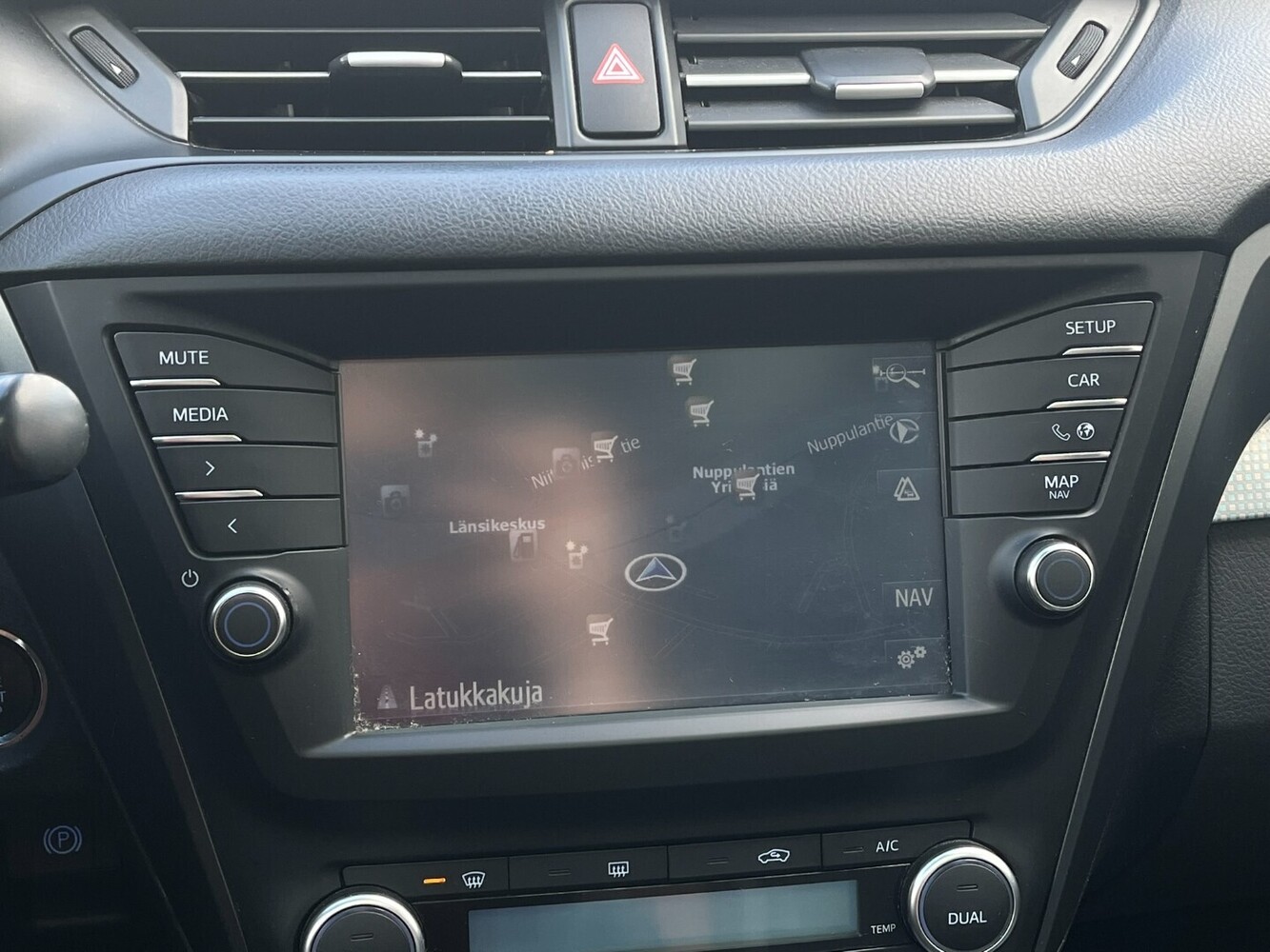 Toyota Avensis vaihtoauto