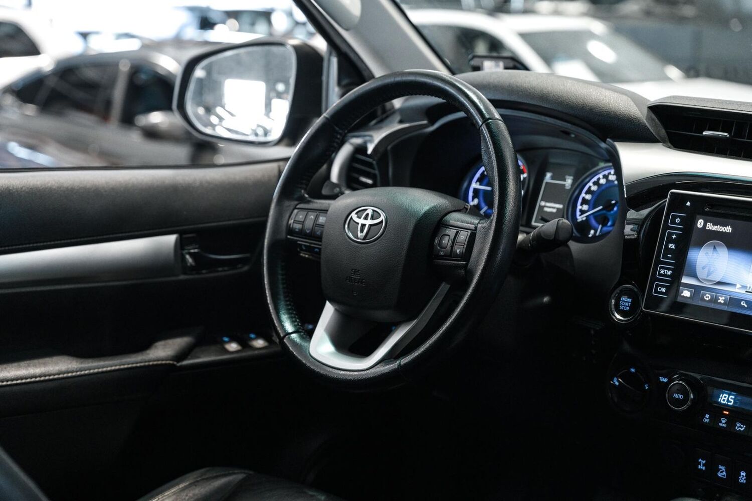 Toyota Hilux vaihtoauto