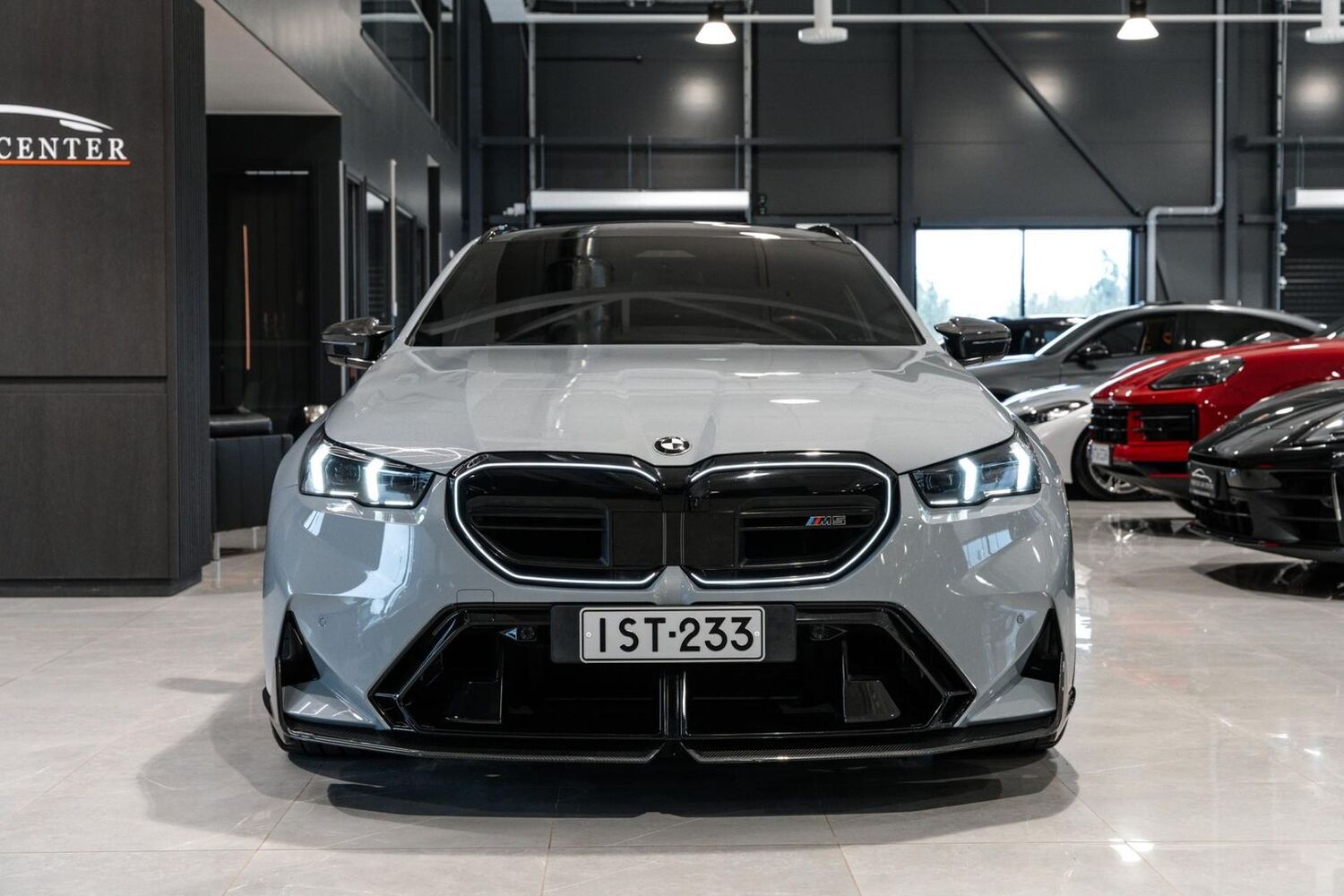 BMW M5 vaihtoauto