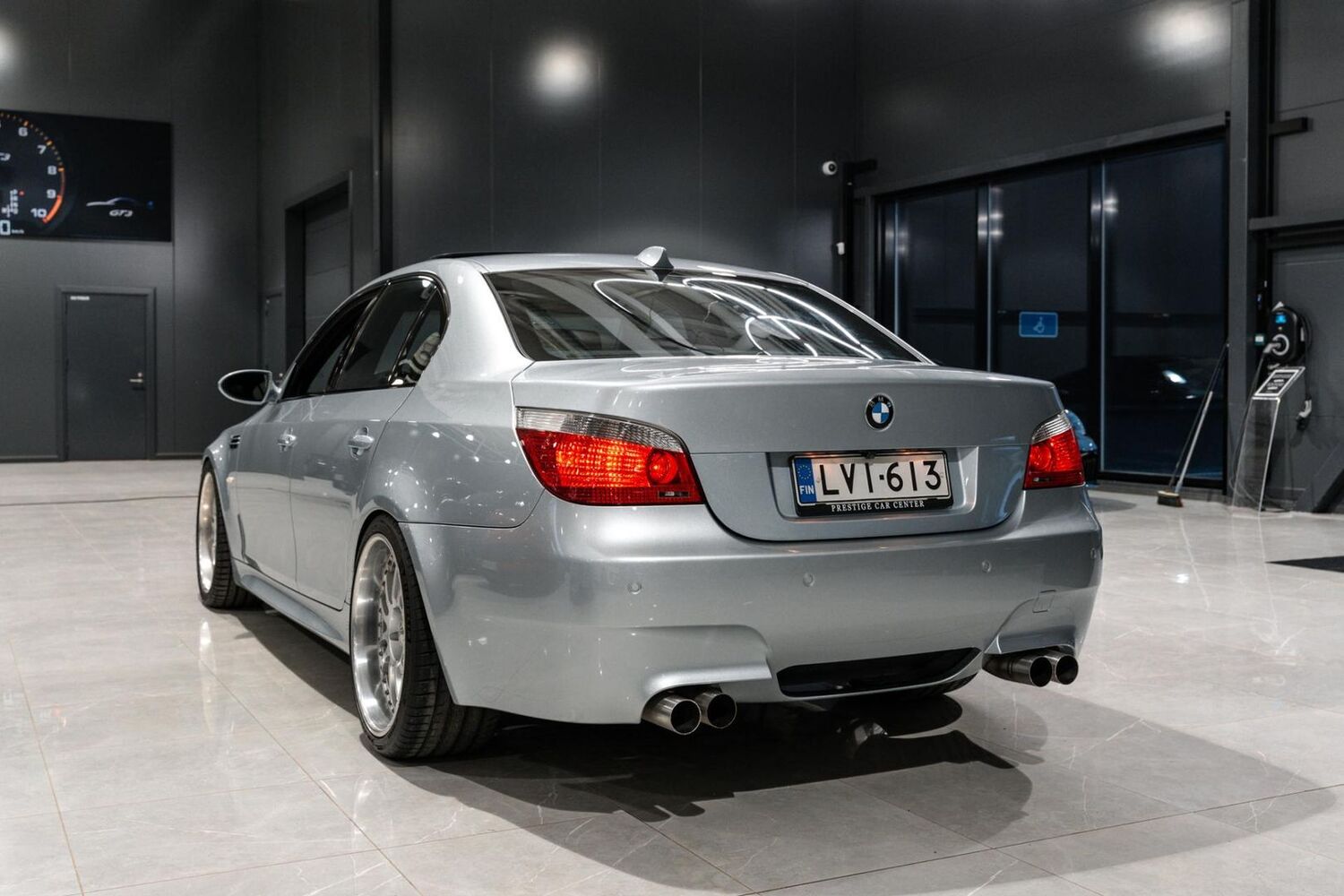 BMW M5 vaihtoauto