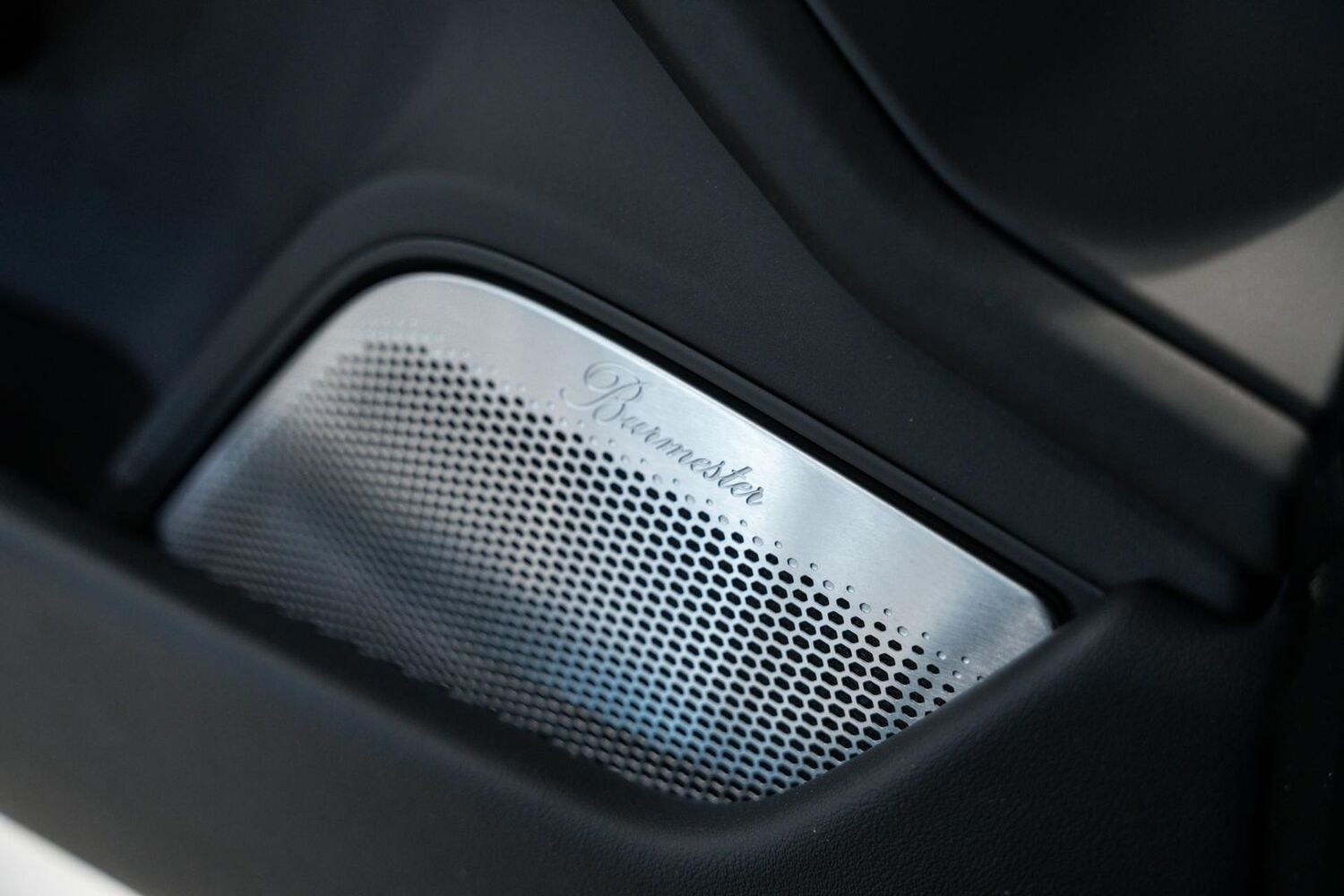 Porsche Taycan vaihtoauto