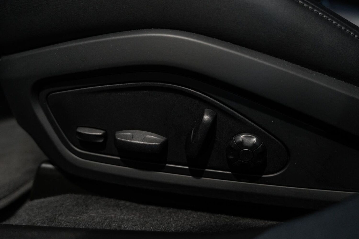 Porsche Taycan vaihtoauto