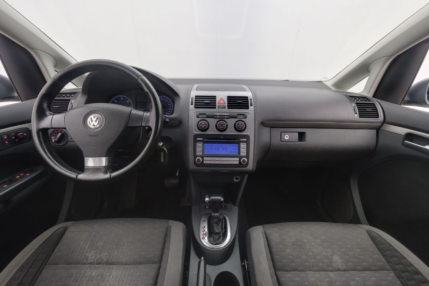 Volkswagen Touran vaihtoauto