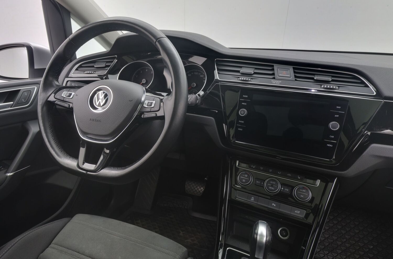 Volkswagen Touran vaihtoauto