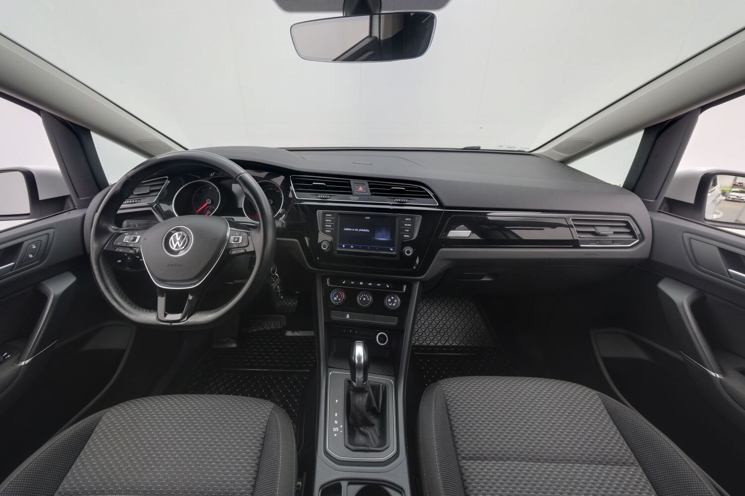 Volkswagen Touran vaihtoauto